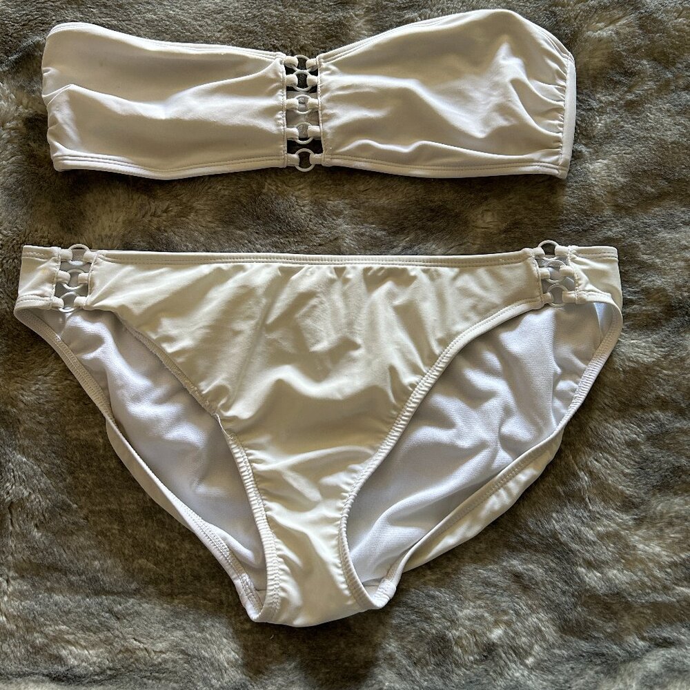 LADIES WHITE BIKINI W/ RINGS ON TOP/BOTTOM SZ. XL